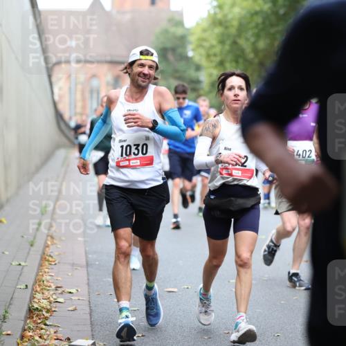 05.10.2025 - 20. swb-Marathon Bremen Michael Strokosch http://msf.ph/oto/9220320 05.10.2025 12:48:04 Laufen 1030, 402, 1142 meine-sportfotos.de