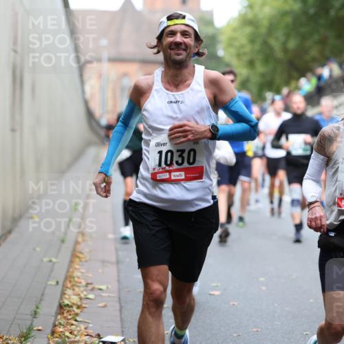 05.10.2025 - 20. swb-Marathon Bremen Michael Strokosch http://msf.ph/oto/9220323 05.10.2025 12:48:04 Laufen 1030, 00503, 772, 00504 meine-sportfotos.de