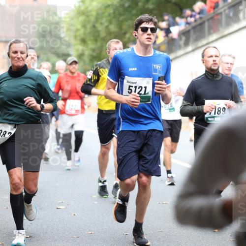 05.10.2025 - 20. swb-Marathon Bremen Michael Strokosch http://msf.ph/oto/9220326 05.10.2025 12:48:06 Laufen 4882, 5121, 671, 189 meine-sportfotos.de