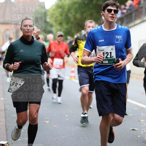 05.10.2025 - 20. swb-Marathon Bremen Michael Strokosch http://msf.ph/oto/9220328 05.10.2025 12:48:07 Laufen 6121, 4882, 7189 meine-sportfotos.de