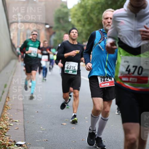 05.10.2025 - 20. swb-Marathon Bremen Michael Strokosch http://msf.ph/oto/9220337 05.10.2025 12:48:13 Laufen 6815, 1924, 00310, 470 meine-sportfotos.de