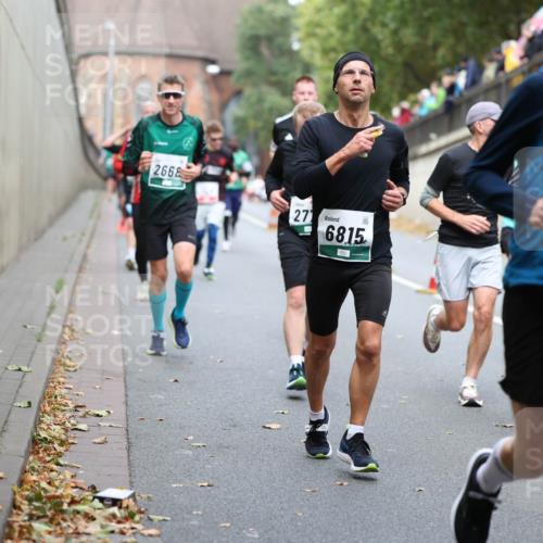 05.10.2025 - 20. swb-Marathon Bremen Michael Strokosch http://msf.ph/oto/9220339 05.10.2025 12:48:14 Laufen 2668, 277, 6815, 1929 meine-sportfotos.de
