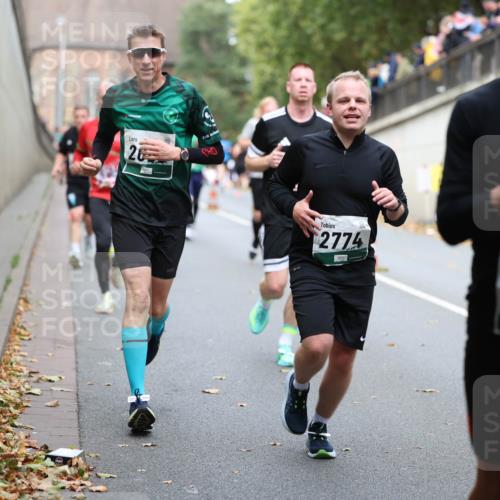 05.10.2025 - 20. swb-Marathon Bremen Michael Strokosch http://msf.ph/oto/9220344 05.10.2025 12:48:15 Laufen 26, 2774, 6815 meine-sportfotos.de