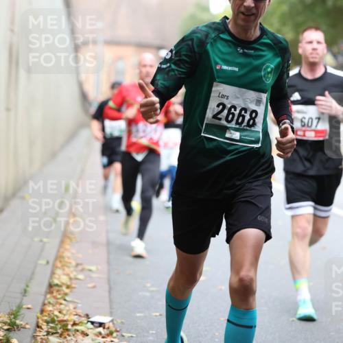 05.10.2025 - 20. swb-Marathon Bremen Michael Strokosch http://msf.ph/oto/9220348 05.10.2025 12:48:16 Laufen 2668, 607 meine-sportfotos.de