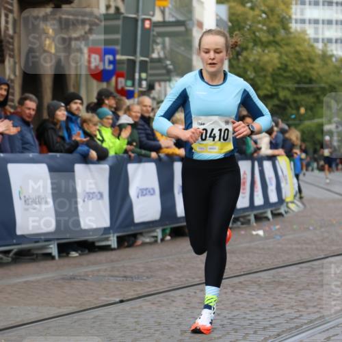 05.10.2025 - 20. swb-Marathon Bremen Strokosch-Dieckow http://msf.ph/oto/9220350 05.10.2025 10:34:52 Ziel 10410 meine-sportfotos.de