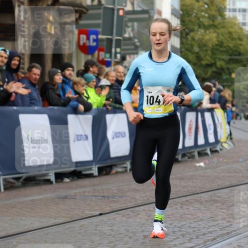 05.10.2025 - 20. swb-Marathon Bremen Strokosch-Dieckow http://msf.ph/oto/9220352 05.10.2025 10:34:52 Ziel 10410 meine-sportfotos.de