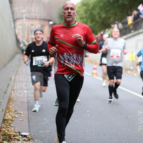 05.10.2025 - 20. swb-Marathon Bremen Michael Strokosch http://msf.ph/oto/9220355 05.10.2025 12:48:18 Laufen 2910 meine-sportfotos.de