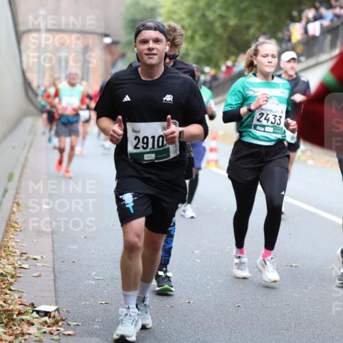 05.10.2025 - 20. swb-Marathon Bremen Michael Strokosch http://msf.ph/oto/9220360 05.10.2025 12:48:19 Laufen 2433, 2910, 134 meine-sportfotos.de