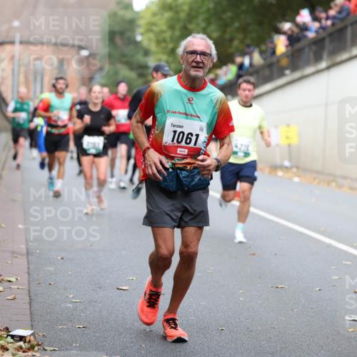 05.10.2025 - 20. swb-Marathon Bremen Michael Strokosch http://msf.ph/oto/9220376 05.10.2025 12:48:23 Laufen 20, 1061, 44 meine-sportfotos.de