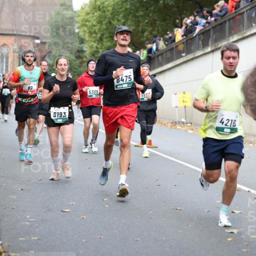 05.10.2025 - 20. swb-Marathon Bremen Michael Strokosch http://msf.ph/oto/9220381 05.10.2025 12:48:25 Laufen 8368, 97, 6193, 5309, 8475, 55, 42, 16 meine-sportfotos.de