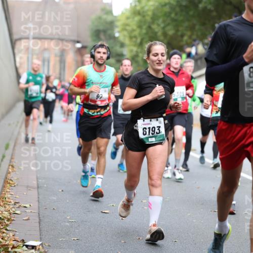 05.10.2025 - 20. swb-Marathon Bremen Michael Strokosch http://msf.ph/oto/9220388 05.10.2025 12:48:26 Laufen 6193, 8475, 6305 meine-sportfotos.de