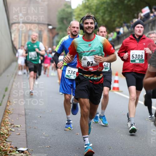 05.10.2025 - 20. swb-Marathon Bremen Michael Strokosch http://msf.ph/oto/9220391 05.10.2025 12:48:27 Laufen 336, 20, 97, 40, 5309, 6193 meine-sportfotos.de