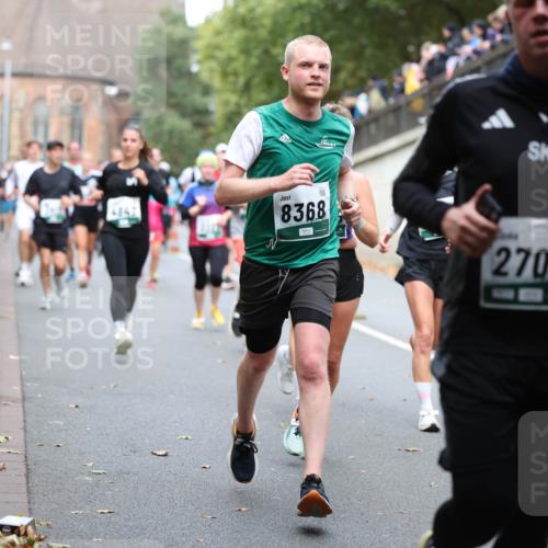 05.10.2025 - 20. swb-Marathon Bremen Michael Strokosch http://msf.ph/oto/9220398 05.10.2025 12:48:30 Laufen 8368, 2706 meine-sportfotos.de
