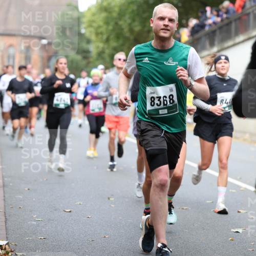 05.10.2025 - 20. swb-Marathon Bremen Michael Strokosch http://msf.ph/oto/9220399 05.10.2025 12:48:31 Laufen 8368, 844, 270 meine-sportfotos.de
