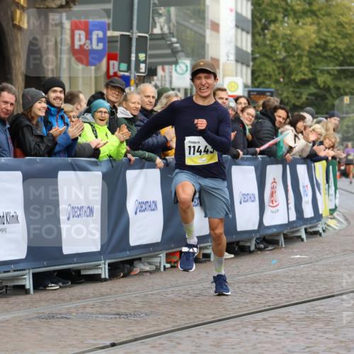 05.10.2025 - 20. swb-Marathon Bremen Strokosch-Dieckow http://msf.ph/oto/9220400 05.10.2025 10:35:13 Ziel 11443 meine-sportfotos.de