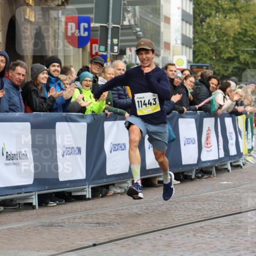 05.10.2025 - 20. swb-Marathon Bremen Strokosch-Dieckow http://msf.ph/oto/9220403 05.10.2025 10:35:13 Ziel 11443 meine-sportfotos.de