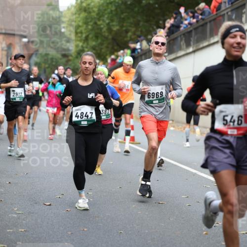 05.10.2025 - 20. swb-Marathon Bremen Michael Strokosch http://msf.ph/oto/9220404 05.10.2025 12:48:32 Laufen 2912, 4847, 381, 6969, 546 meine-sportfotos.de