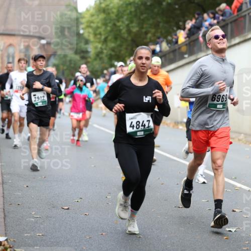 05.10.2025 - 20. swb-Marathon Bremen Michael Strokosch http://msf.ph/oto/9220405 05.10.2025 12:48:32 Laufen 2912, 6969, 4847 meine-sportfotos.de