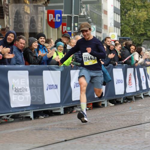 05.10.2025 - 20. swb-Marathon Bremen Strokosch-Dieckow http://msf.ph/oto/9220406 05.10.2025 10:35:13 Ziel 11443 meine-sportfotos.de