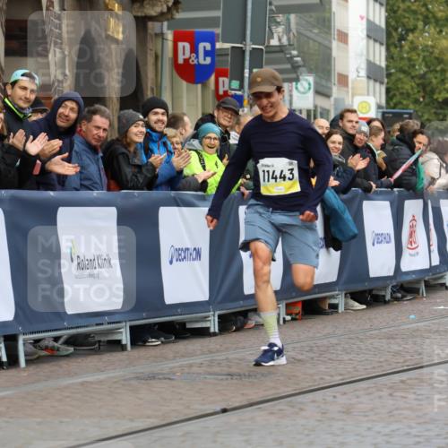 05.10.2025 - 20. swb-Marathon Bremen Strokosch-Dieckow http://msf.ph/oto/9220410 05.10.2025 10:35:14 Ziel 11443 meine-sportfotos.de
