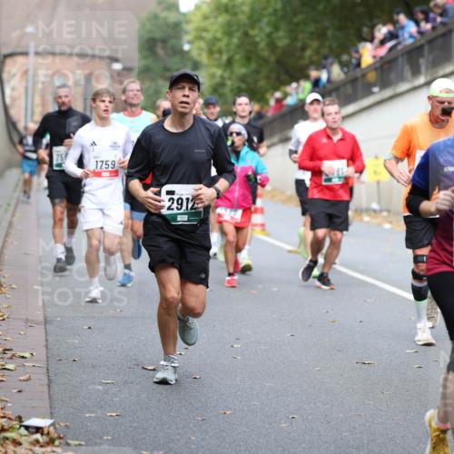05.10.2025 - 20. swb-Marathon Bremen Michael Strokosch http://msf.ph/oto/9220411 05.10.2025 12:48:34 Laufen 75, 1759, 2912, 3387 meine-sportfotos.de