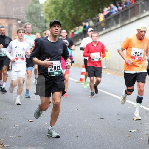 05.10.2025 - 20. swb-Marathon Bremen Michael Strokosch http://msf.ph/oto/9220412 05.10.2025 12:48:34 Laufen 756, 1759, 995, 2912, 1856, 3387 meine-sportfotos.de