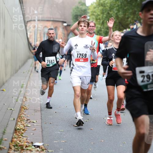 05.10.2025 - 20. swb-Marathon Bremen Michael Strokosch http://msf.ph/oto/9220415 05.10.2025 12:48:35 Laufen 7563, 3, 1759, 2912 meine-sportfotos.de