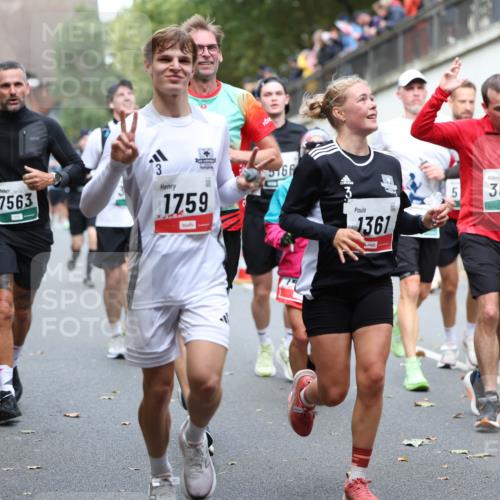 05.10.2025 - 20. swb-Marathon Bremen Michael Strokosch http://msf.ph/oto/9220420 05.10.2025 12:48:36 Laufen 7563, 3, 1759, 5166, 1361, 386 meine-sportfotos.de
