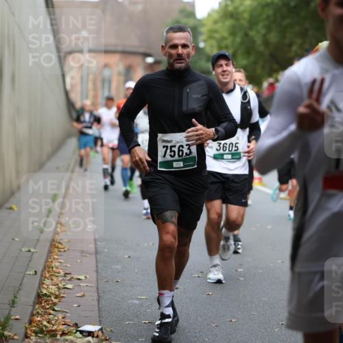 05.10.2025 - 20. swb-Marathon Bremen Michael Strokosch http://msf.ph/oto/9220421 05.10.2025 12:48:37 Laufen 7563, 3605, 1759, 69 meine-sportfotos.de