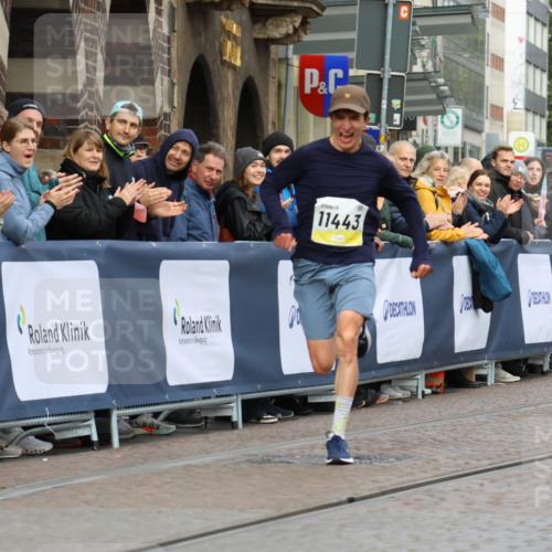 05.10.2025 - 20. swb-Marathon Bremen Strokosch-Dieckow http://msf.ph/oto/9220422 05.10.2025 10:35:14 Ziel 11443 meine-sportfotos.de