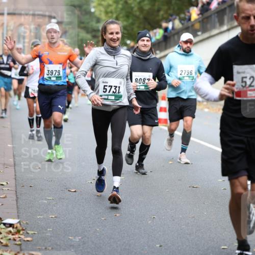 05.10.2025 - 20. swb-Marathon Bremen Michael Strokosch http://msf.ph/oto/9220431 05.10.2025 12:48:39 Laufen 188, 3979, 5731, 8082, 2796, 527 meine-sportfotos.de