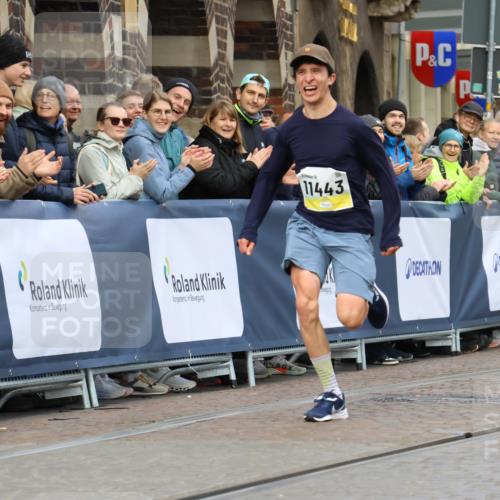 05.10.2025 - 20. swb-Marathon Bremen Strokosch-Dieckow http://msf.ph/oto/9220440 05.10.2025 10:35:14 Ziel 11443 meine-sportfotos.de