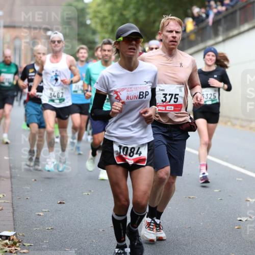 05.10.2025 - 20. swb-Marathon Bremen Michael Strokosch http://msf.ph/oto/9220445 05.10.2025 12:48:42 Laufen 3467, 375, 325, 01755, 72, 084 meine-sportfotos.de