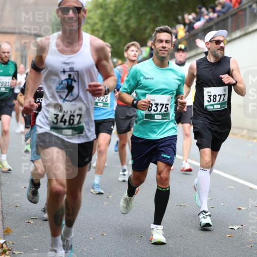 05.10.2025 - 20. swb-Marathon Bremen Michael Strokosch http://msf.ph/oto/9220451 05.10.2025 12:48:44 Laufen 2991, 3467, 526, 8375, 3877 meine-sportfotos.de