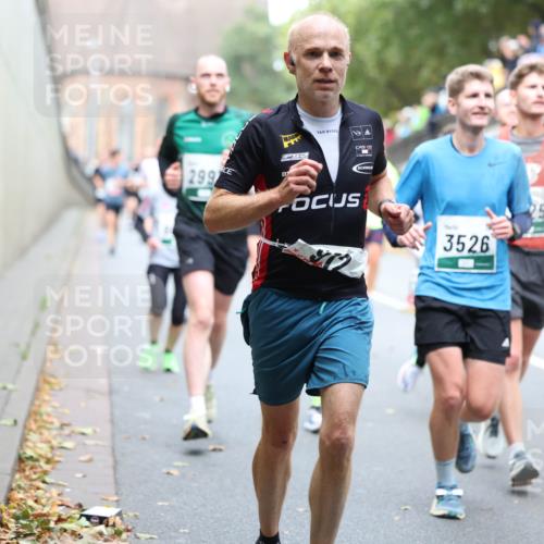 05.10.2025 - 20. swb-Marathon Bremen Michael Strokosch http://msf.ph/oto/9220453 05.10.2025 12:48:45 Laufen 299, 3526, 25 meine-sportfotos.de