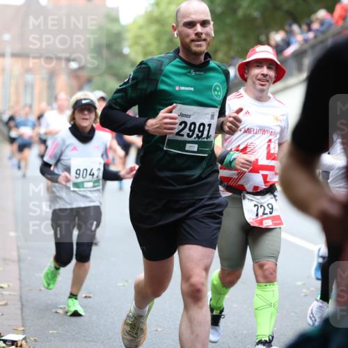 05.10.2025 - 20. swb-Marathon Bremen Michael Strokosch http://msf.ph/oto/9220459 05.10.2025 12:48:46 Laufen 9042, 2991, 729 meine-sportfotos.de