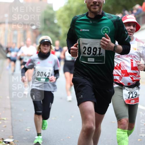 05.10.2025 - 20. swb-Marathon Bremen Michael Strokosch http://msf.ph/oto/9220460 05.10.2025 12:48:46 Laufen 9042, 892, 2991, 729, 1704 meine-sportfotos.de