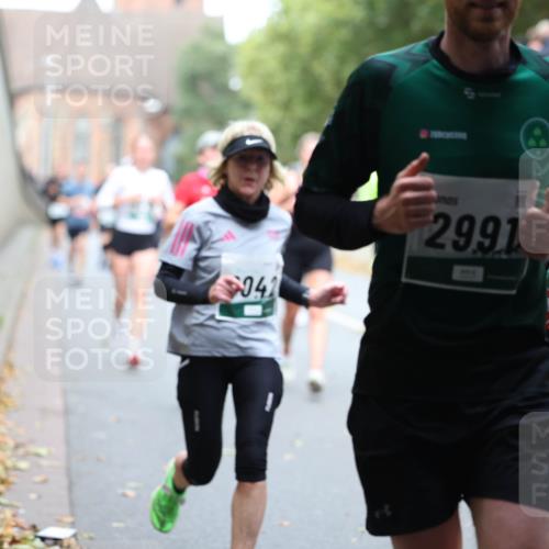 05.10.2025 - 20. swb-Marathon Bremen Michael Strokosch http://msf.ph/oto/9220461 05.10.2025 12:48:47 Laufen 041, 2991, 729 meine-sportfotos.de