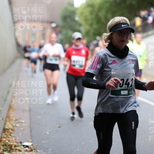 05.10.2025 - 20. swb-Marathon Bremen Michael Strokosch http://msf.ph/oto/9220463 05.10.2025 12:48:47 Laufen 09815, 042 meine-sportfotos.de