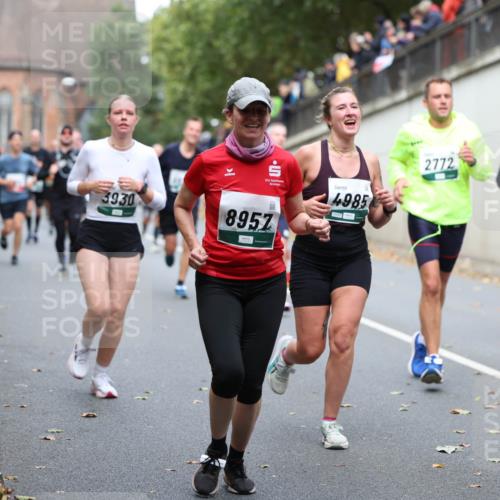 05.10.2025 - 20. swb-Marathon Bremen Michael Strokosch http://msf.ph/oto/9220467 05.10.2025 12:48:48 Laufen 3930, 8957, 4985, 2772 meine-sportfotos.de