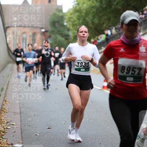 05.10.2025 - 20. swb-Marathon Bremen Michael Strokosch http://msf.ph/oto/9220468 05.10.2025 12:48:49 Laufen 3930, 8957, 4985 meine-sportfotos.de