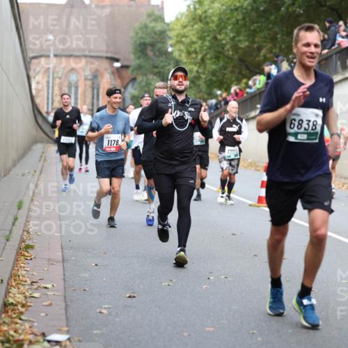05.10.2025 - 20. swb-Marathon Bremen Michael Strokosch http://msf.ph/oto/9220475 05.10.2025 12:48:51 Laufen 6866, 1178, 3206, 6838 meine-sportfotos.de