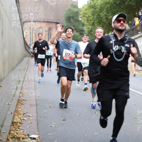 05.10.2025 - 20. swb-Marathon Bremen Michael Strokosch http://msf.ph/oto/9220479 05.10.2025 12:48:52 Laufen 6666, 117, 5893 meine-sportfotos.de