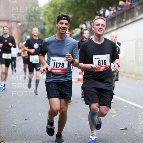 05.10.2025 - 20. swb-Marathon Bremen Michael Strokosch http://msf.ph/oto/9220485 05.10.2025 12:48:54 Laufen 7922, 1178, 01161, 616 meine-sportfotos.de
