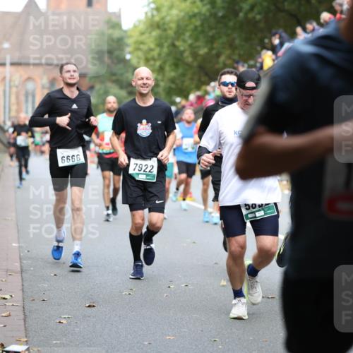 05.10.2025 - 20. swb-Marathon Bremen Michael Strokosch http://msf.ph/oto/9220487 05.10.2025 12:48:55 Laufen 6666, 7922, 1178, 06 meine-sportfotos.de