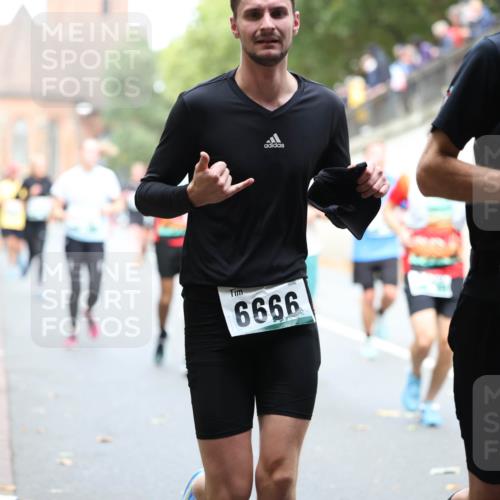05.10.2025 - 20. swb-Marathon Bremen Michael Strokosch http://msf.ph/oto/9220493 05.10.2025 12:48:57 Laufen 6666, 792 meine-sportfotos.de