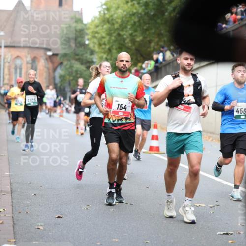 05.10.2025 - 20. swb-Marathon Bremen Michael Strokosch http://msf.ph/oto/9220494 05.10.2025 12:48:58 Laufen 2305, 20, 154, 4564 meine-sportfotos.de