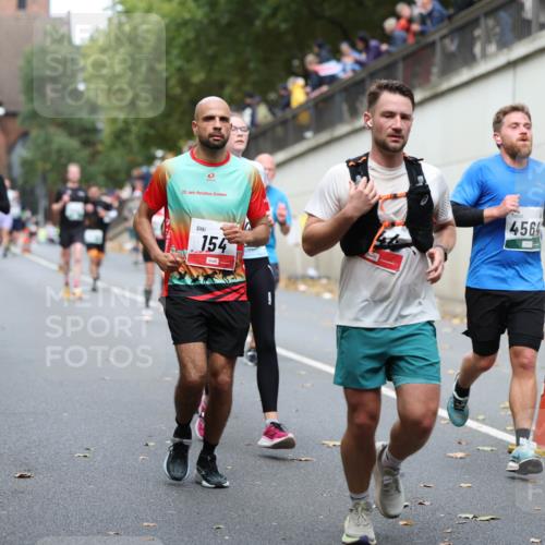 05.10.2025 - 20. swb-Marathon Bremen Michael Strokosch http://msf.ph/oto/9220497 05.10.2025 12:48:59 Laufen 2305, 20, 456, 154 meine-sportfotos.de