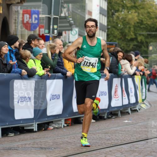 05.10.2025 - 20. swb-Marathon Bremen Strokosch-Dieckow http://msf.ph/oto/9220499 05.10.2025 10:35:29 Ziel 9340, 9697, 10538, 11341 meine-sportfotos.de