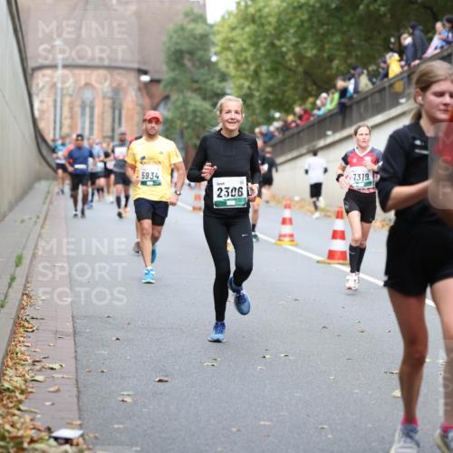 05.10.2025 - 20. swb-Marathon Bremen Michael Strokosch http://msf.ph/oto/9220503 05.10.2025 12:49:01 Laufen 5934, 7319, 2306, 154 meine-sportfotos.de